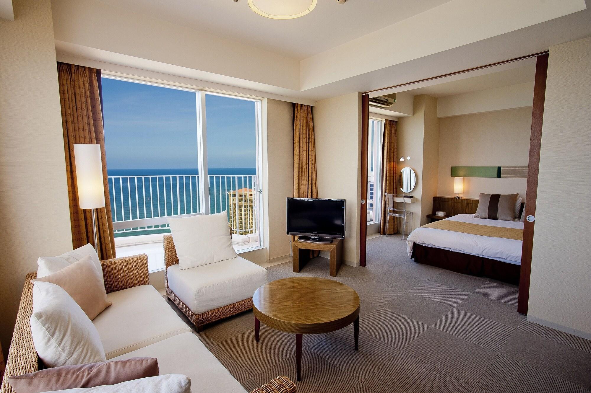 The Beach Tower Okinawa Тятан Экстерьер фото