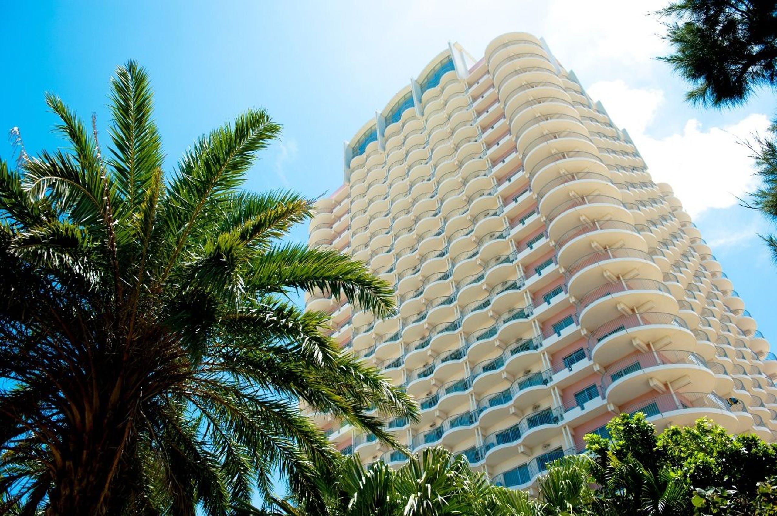 The Beach Tower Okinawa Тятан Экстерьер фото