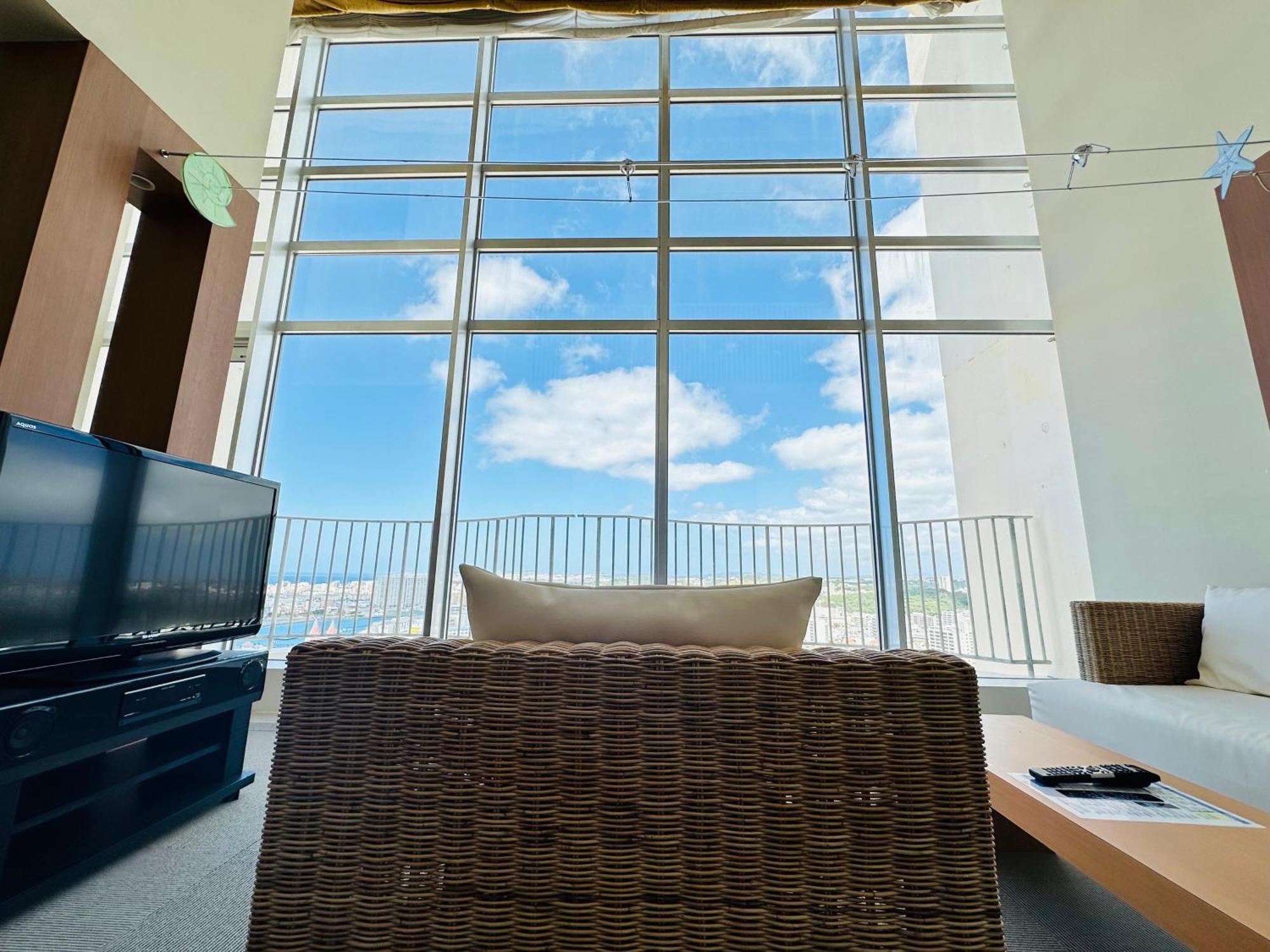 The Beach Tower Okinawa Тятан Экстерьер фото