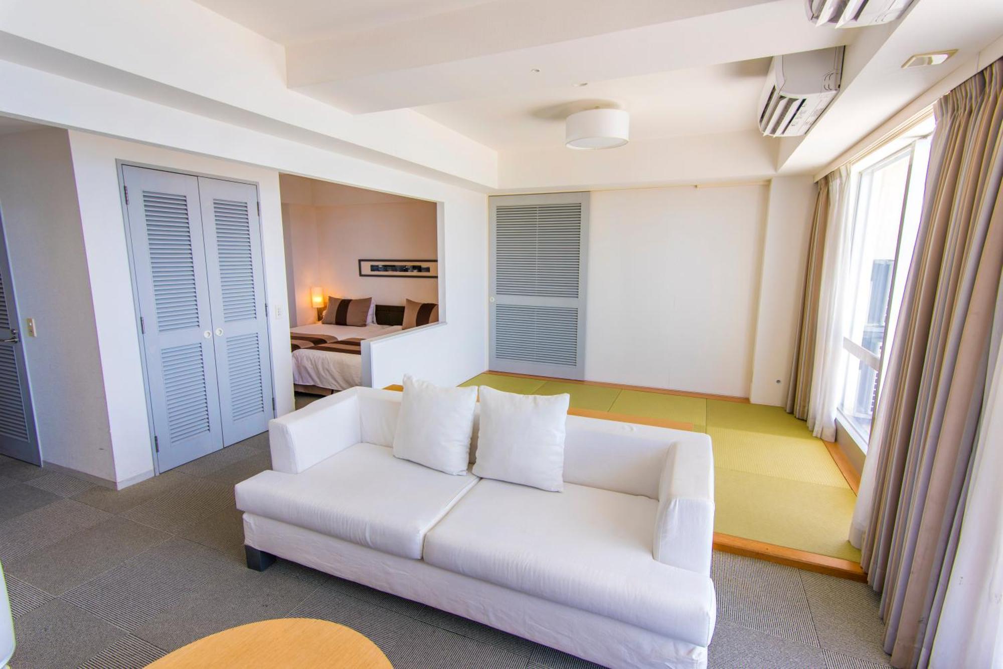 The Beach Tower Okinawa Тятан Экстерьер фото