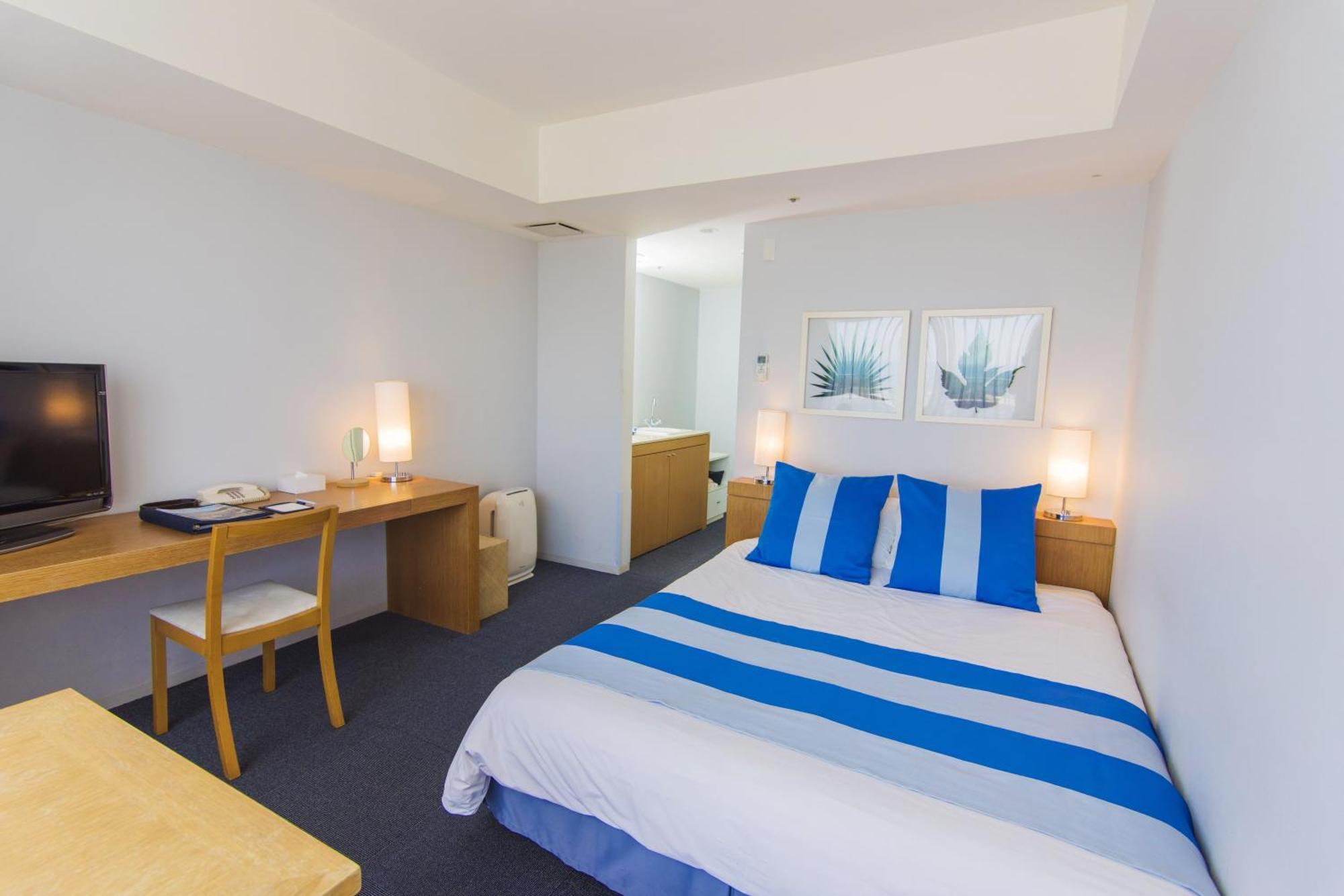 The Beach Tower Okinawa Тятан Экстерьер фото