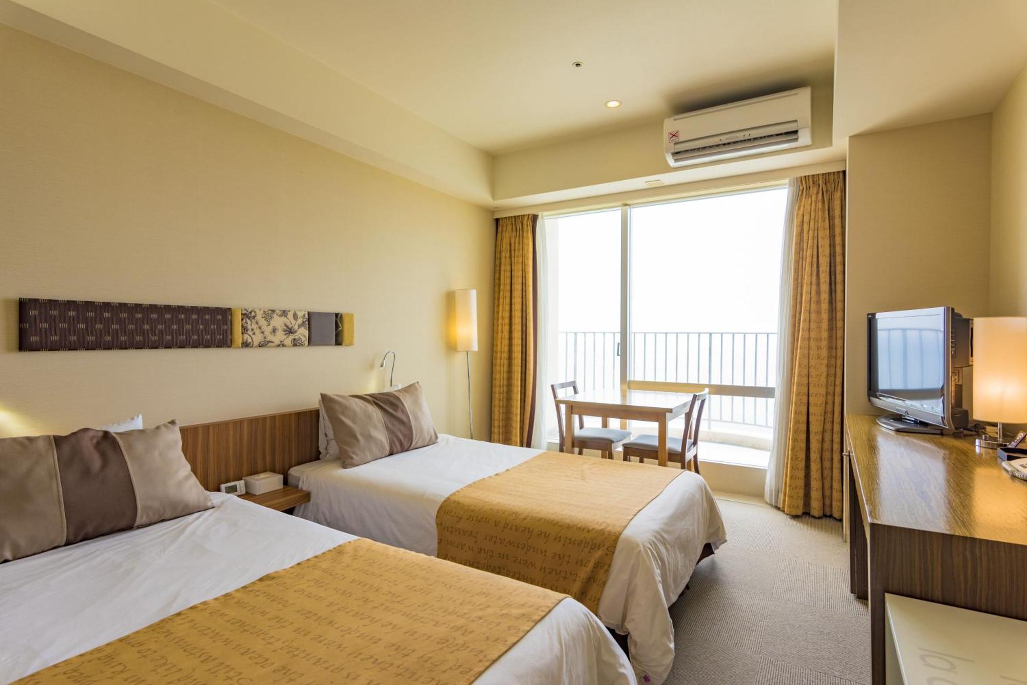 The Beach Tower Okinawa Тятан Экстерьер фото